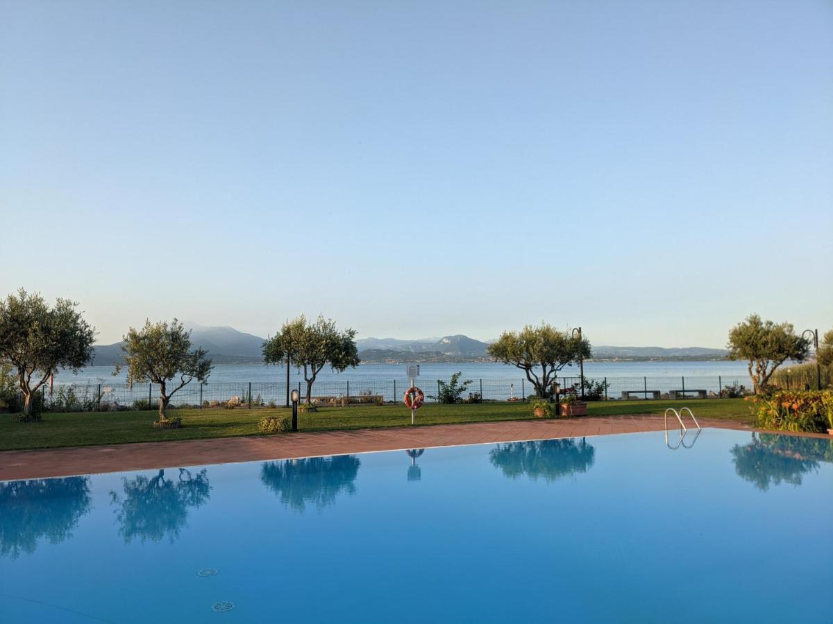 Vista - Lake & Pool シルミオーネ エクステリア 写真